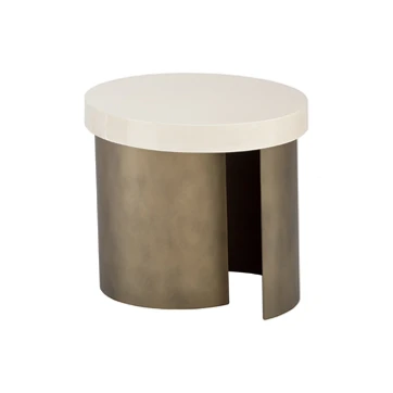 Mesa de apoio Nuage com base de metal e acabamento em laca na cor bronze ou pátina na cor latão. Tampo em cerâmica