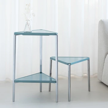 Mesas Tambour, tamanhos e modelos diferentes.