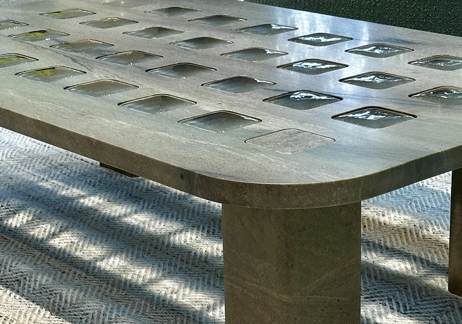 Detalhe do tampo da mesa de centro Quadrícula