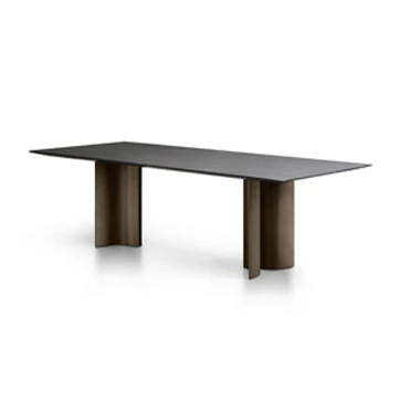 Mesa de jantar Gullwing com estrutura de metal e tampo em madeira, argila, mármore ou cerâmica