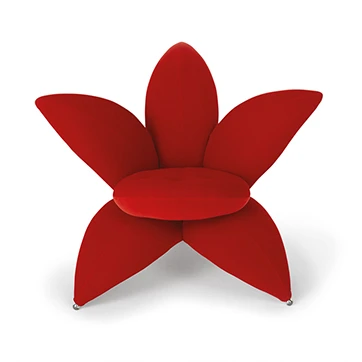 Poltrona assinada GETSUEN com estrutura de aço moldado e pés em latão cromado. Rodas em PLT pintadas de verde. Estofado de espuma de poliuretano e revestido em veludo