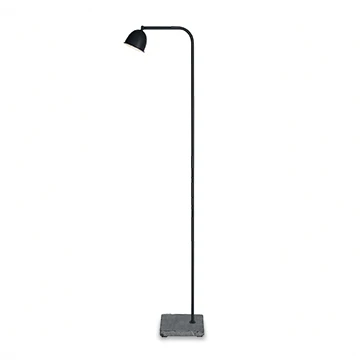 Luminária de chão Mira com estrutura em aço e acabamento grafite e a base de pedra e cúpula de metal preto fosco
