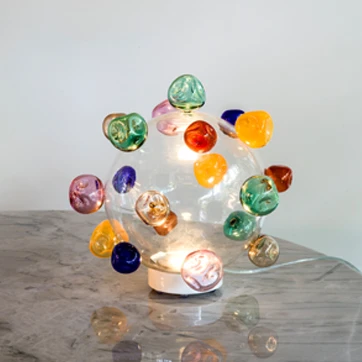 Luminária de mesa Candy Crush em vidro soprado com detalhes coloridos