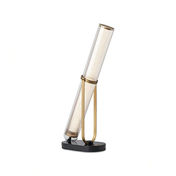 Luminária de mesa Frechin com base de mármore preto, suportes de alumínio anodizado com acabamento dourado