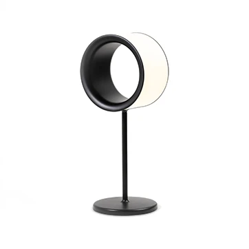 Luminária de mesa Lost em plástico ABS pintado com difusor multi-led. Base em alumínio fundido e haste de aço