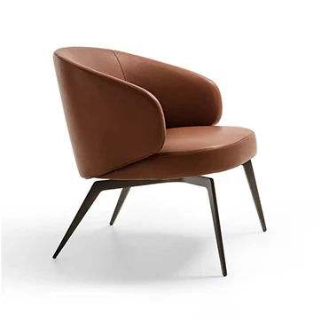 Poltrona design Bice com estrutura de metal e o estofamento em tecido, couro natural ou ecológico em diversas opções