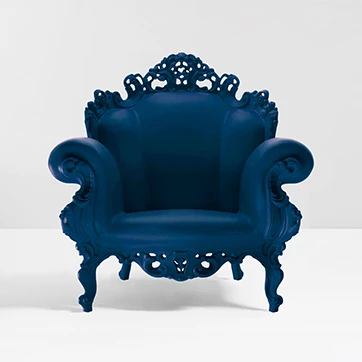 Poltrona outdoor Magis Proust com estrutura de polietileno nas cores laranja, vermelha, azul, branca, preta e multicor