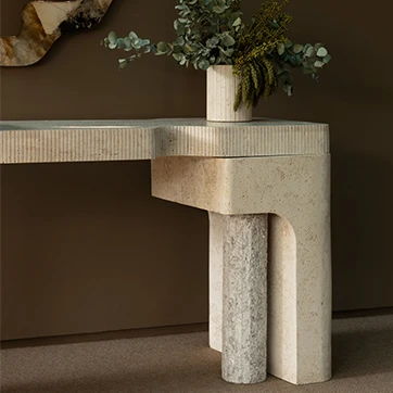 Aparador Relevo em pedras naturais, com formas geométricas e texturas contrastantes sofisticadas