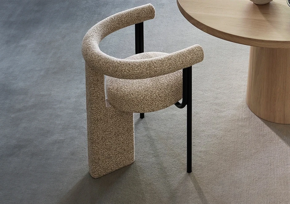 Vista de cima da cadeira Balance, criada pelo ucraniano Dmytro Kozinenko, para Woo Furniture
