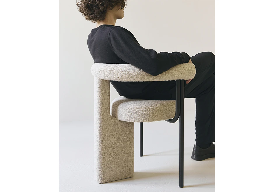 Conforto da cadeira Balance, criada pelo ucraniano Dmytro Kozinenko, para Woo Furniture