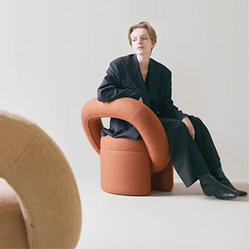 Conforto da poltrona Play, criada pelo ucraniano Dmytro Kozinenko, para a marca Woo Furniture