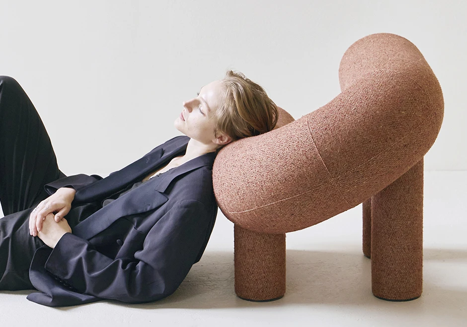 A confortável poltrona Umi, da marca Woo Furniture, design do ucraniano Rostislav Sorokoviy