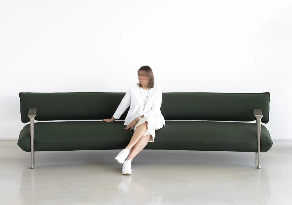 Vista frontal do sofá Riace da marca Magis Design