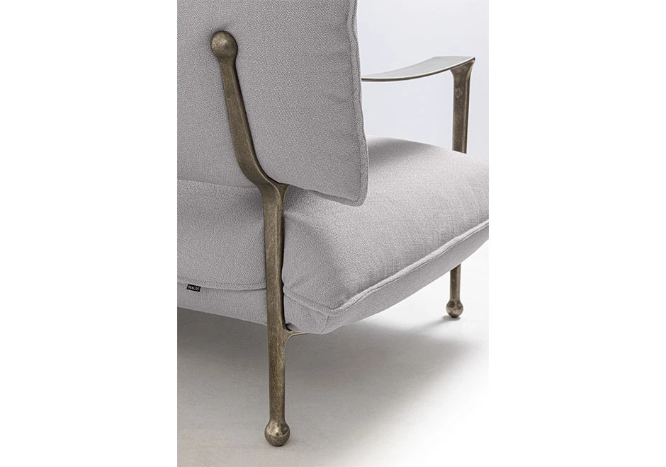 Detalhe das costas do sofá Riace da marca Magis Design