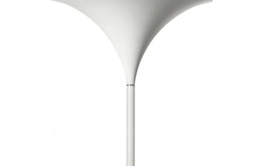 Detalhe da luminária de chão Aero por Dominici, acabamento branco.