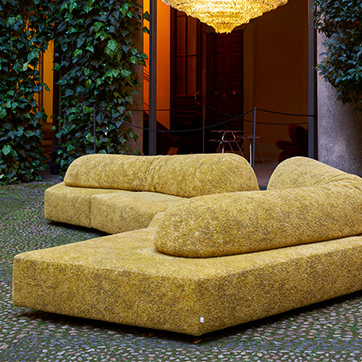 Sofá On the Rocks para área externa, com tecido amarelo coleção Every Stone