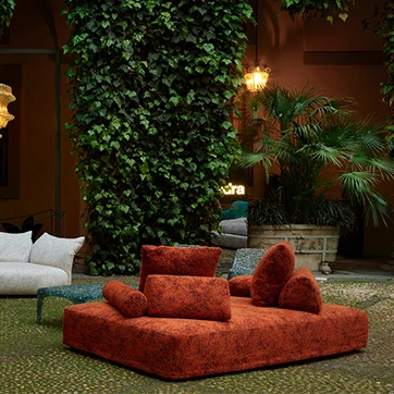 Sofá Sherazade Outdoor com tecido coleção Every Stone.