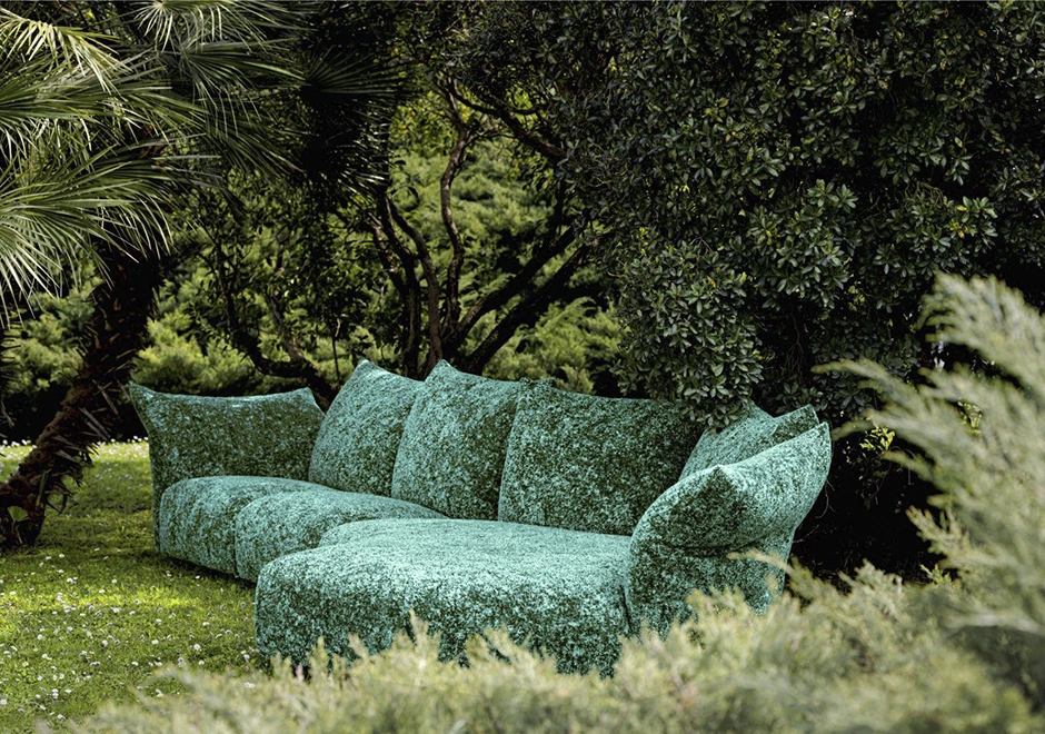 Sofá Standard Outdoor, no tecido Every Stone verde.