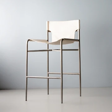 Banqueta Bruta em couro off white.