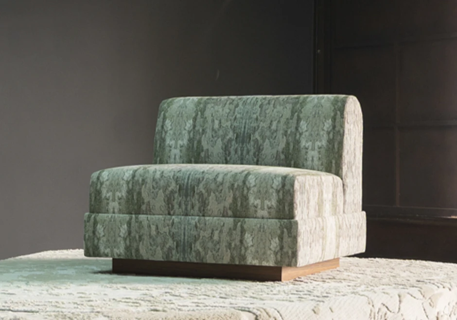 Poltrona Canvas em tecido jacquard.