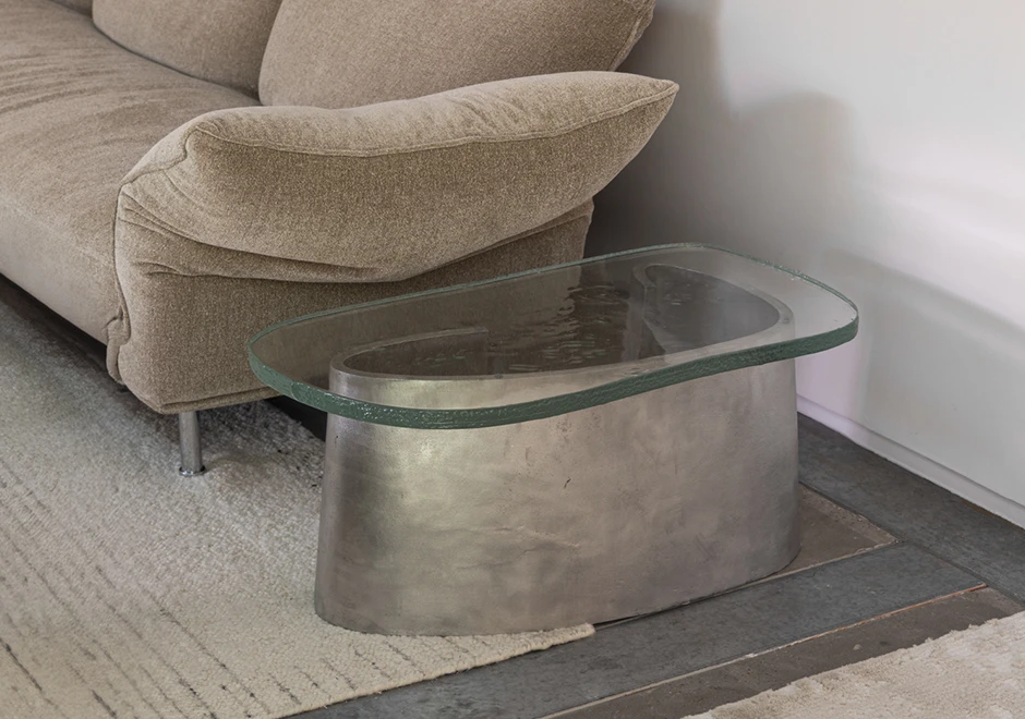 Vista lateral da mesa de apoio Wedge