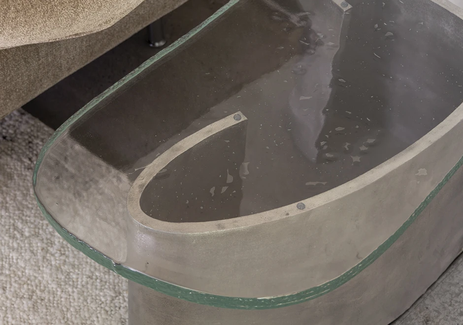 Detalhe de cima da mesa de apoio Wedge