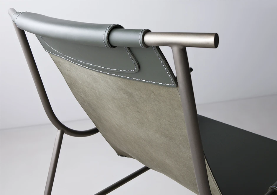 Detalhe das costas da poltrona Moka.