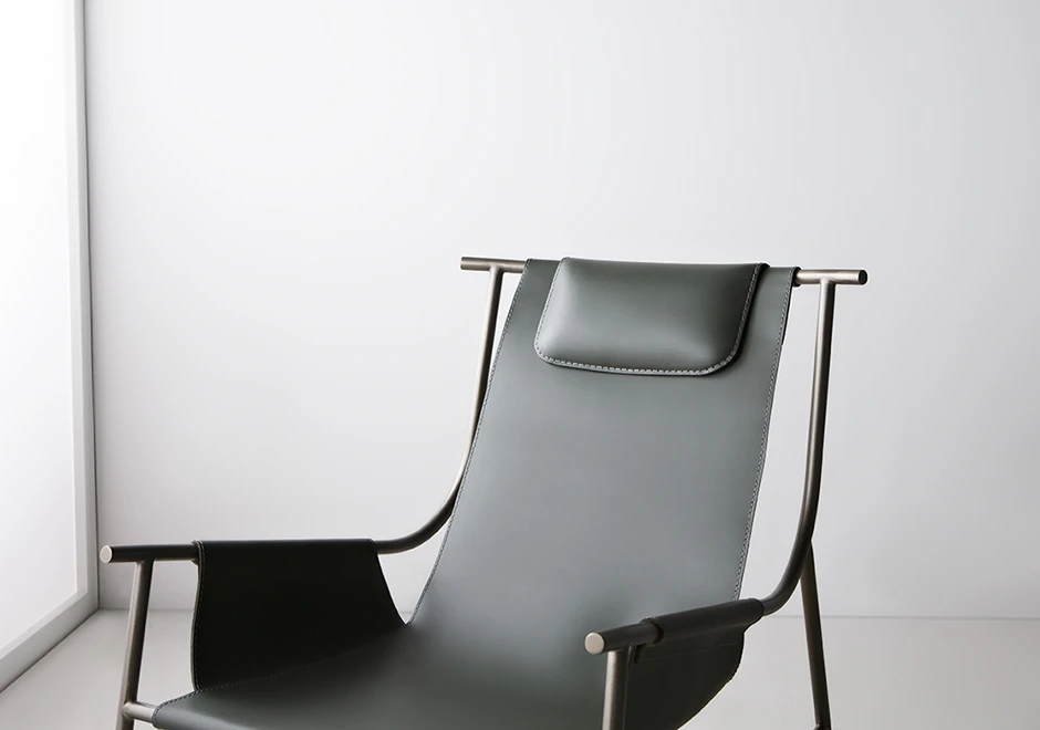 Detalhe do apoio de encosto da poltrona Moka.