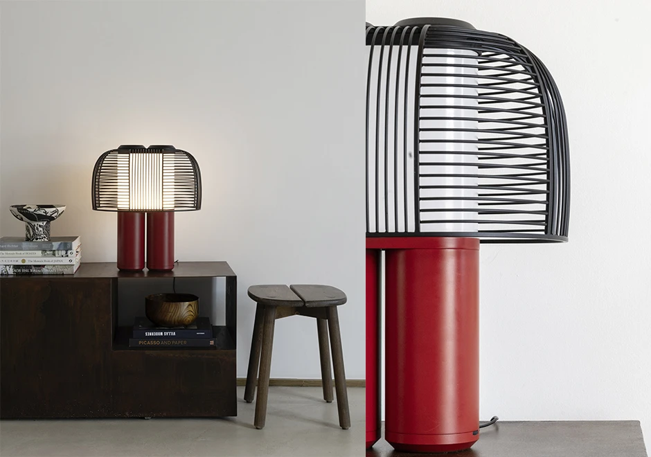 Luminária de mesa Yasuke com estrutura vermelha e cúpula preta.
