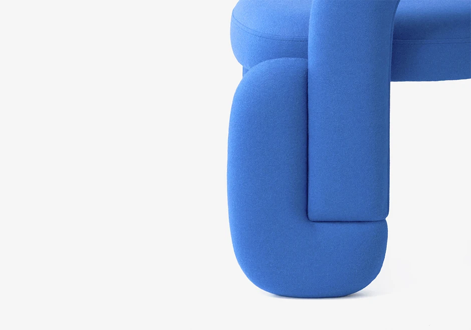 Detalhe do tecido azul da poltrona Nai, Woo Furniture.