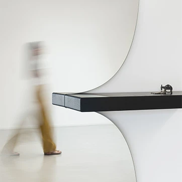 Detalhe da prateleira do Espelho Morphed