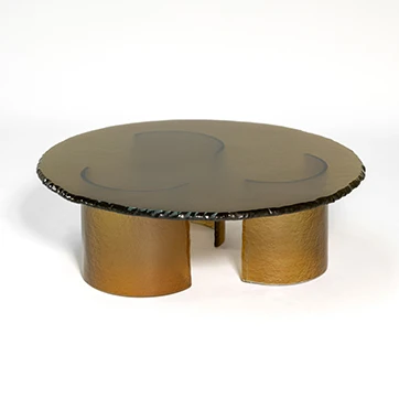 Mesa e centro Phases Glassy, da designer Simone Coste, na cor âmbar.