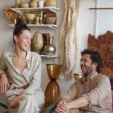 Os designers Nicole Tomazi e Sergio Cabral.