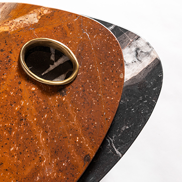 Detalhe da mesa de centro Tapis por Luciano Dalla Marta.